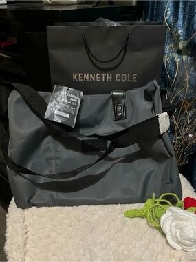 nwt Kenneth Cole Foldable Weekender